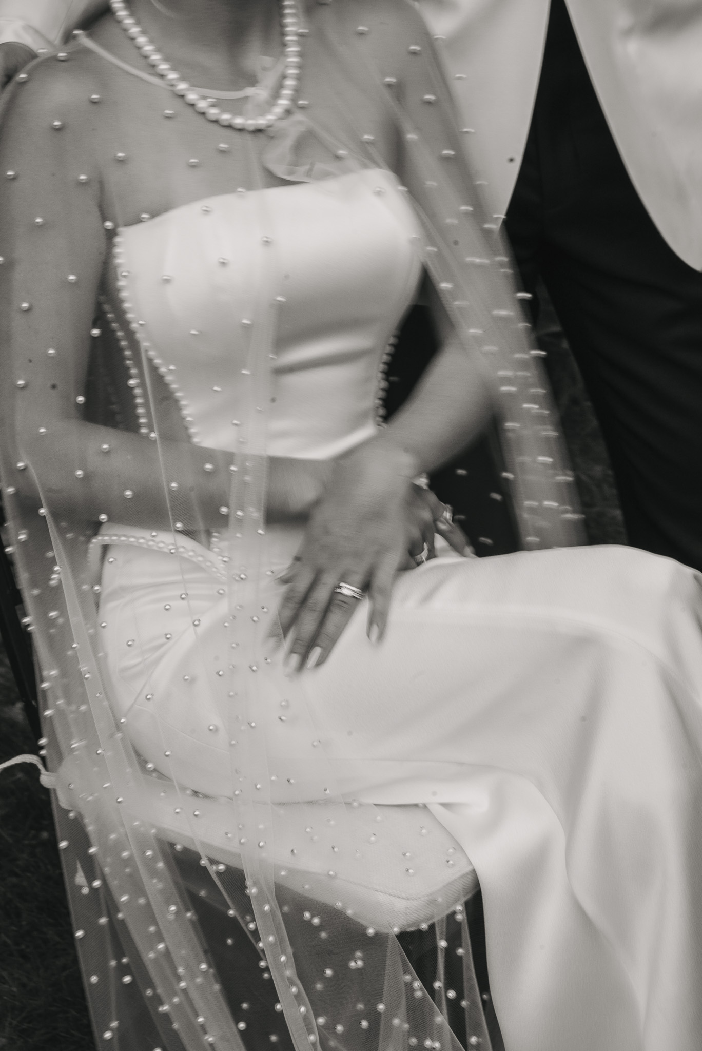 Nahaufnahme Kleid, schwarz-weiß